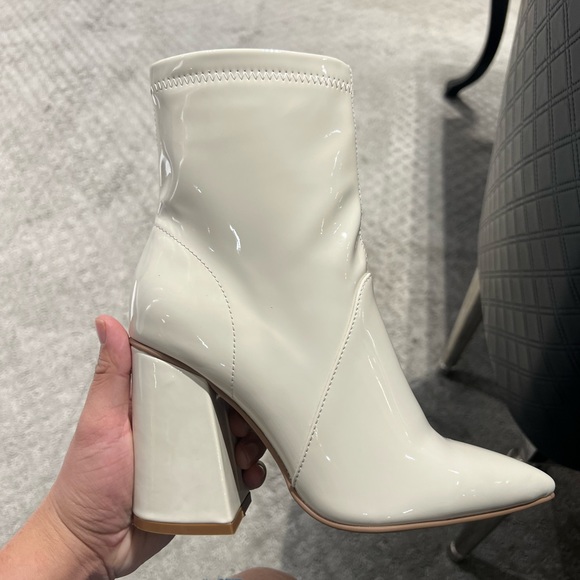 ⚡FINAL PRICE! Cream Vegan Patent Leather Ankle Boots - Picture 10 of 10